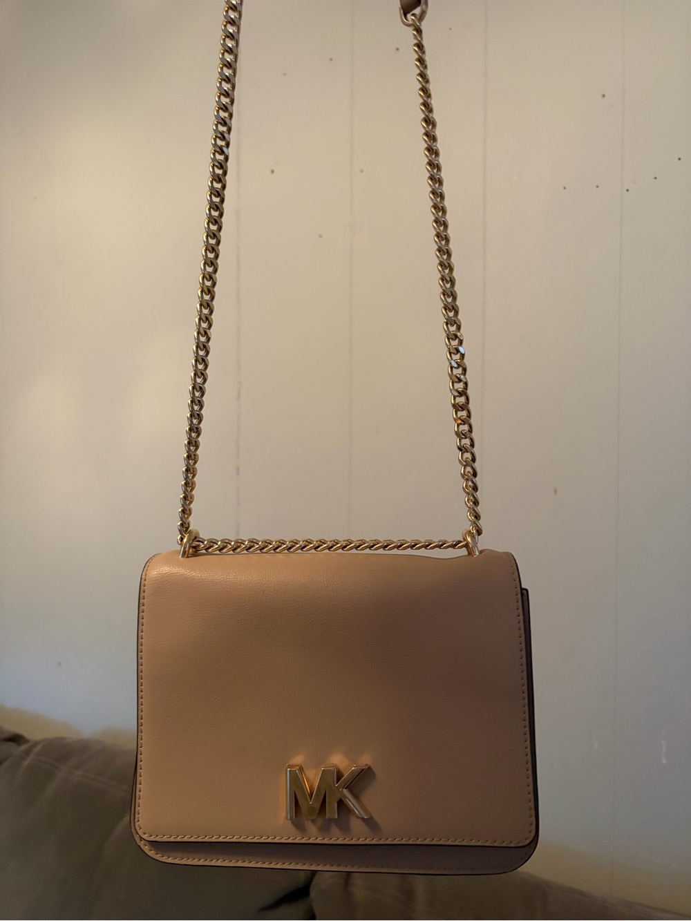 Michael Kors Women’s tan Leather Shoulder Bag with Gold Chain